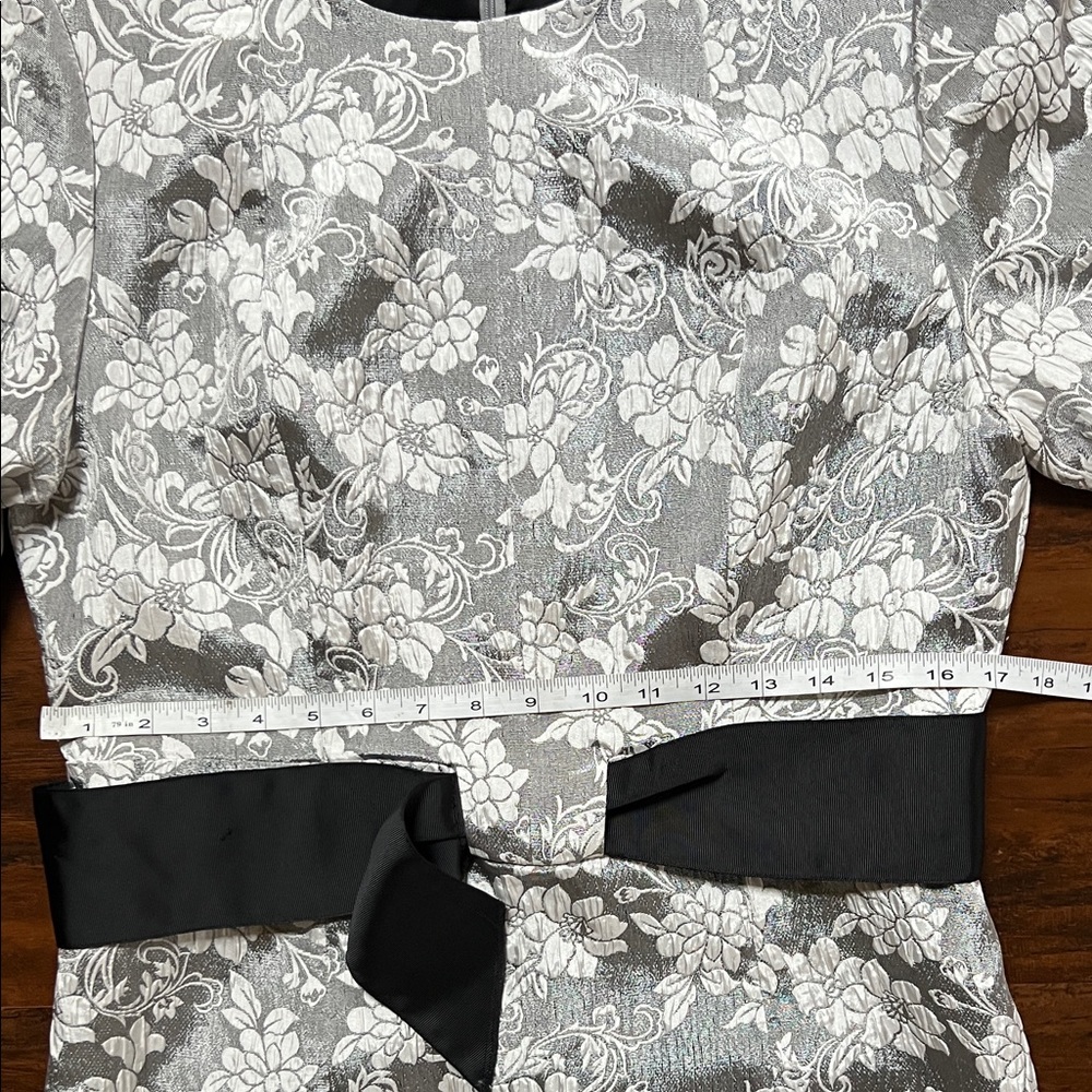 Nanette Lepore Silver Floral Jacquard Sheath Dress with Black Waist Tie Size 14 - Picture 11 of 16
